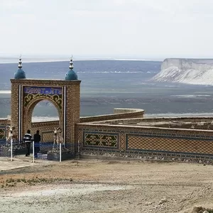 Такси Актау поездка к подземной мечети Караман ата,  Бекет ата,  Шопан ата Адай ата